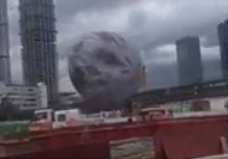 moon_on_the_loose_in_fuzhou__-_youtube